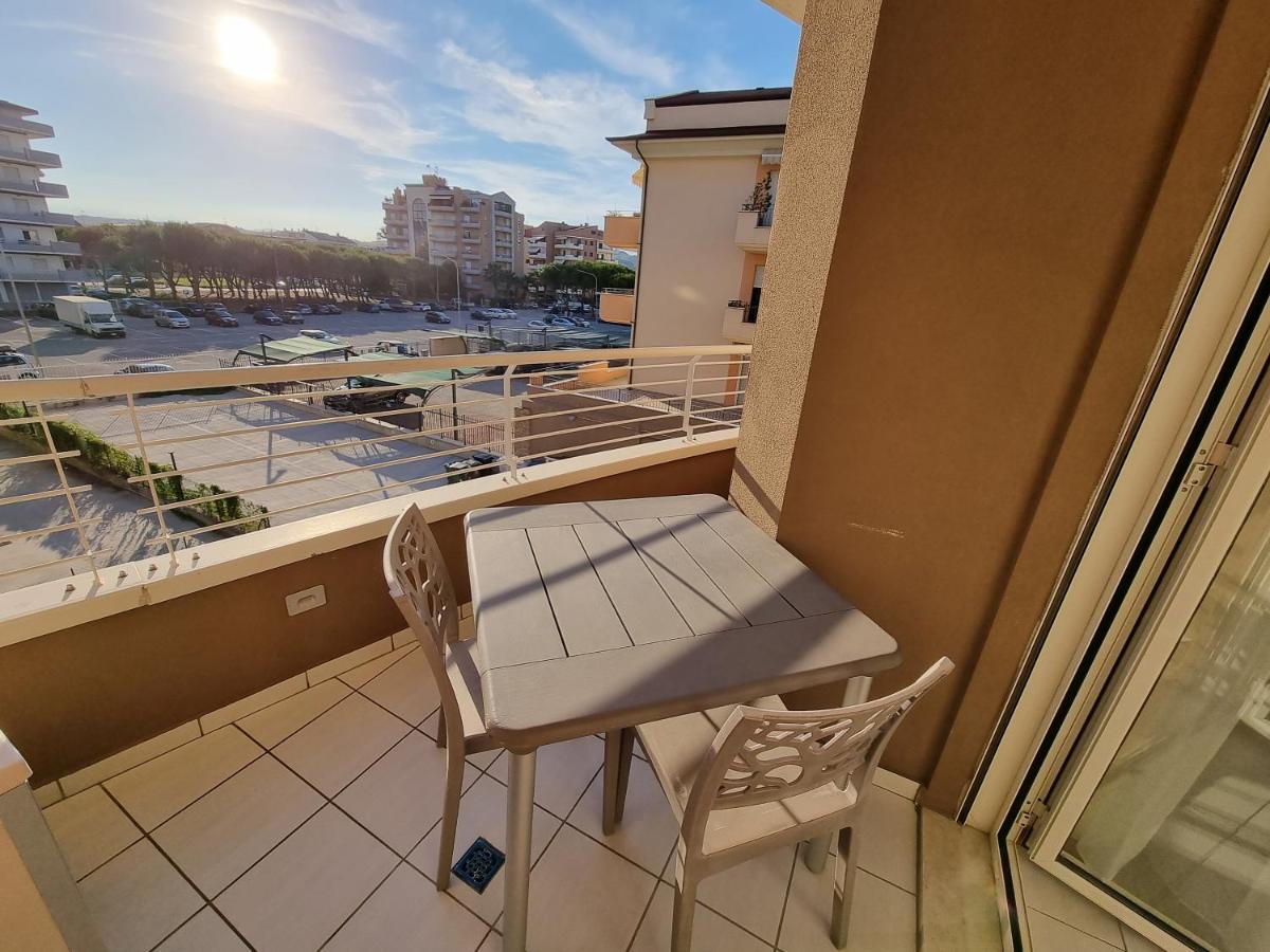 Casamare Alba Adriatica Frontemare Apartment ภายนอก รูปภาพ